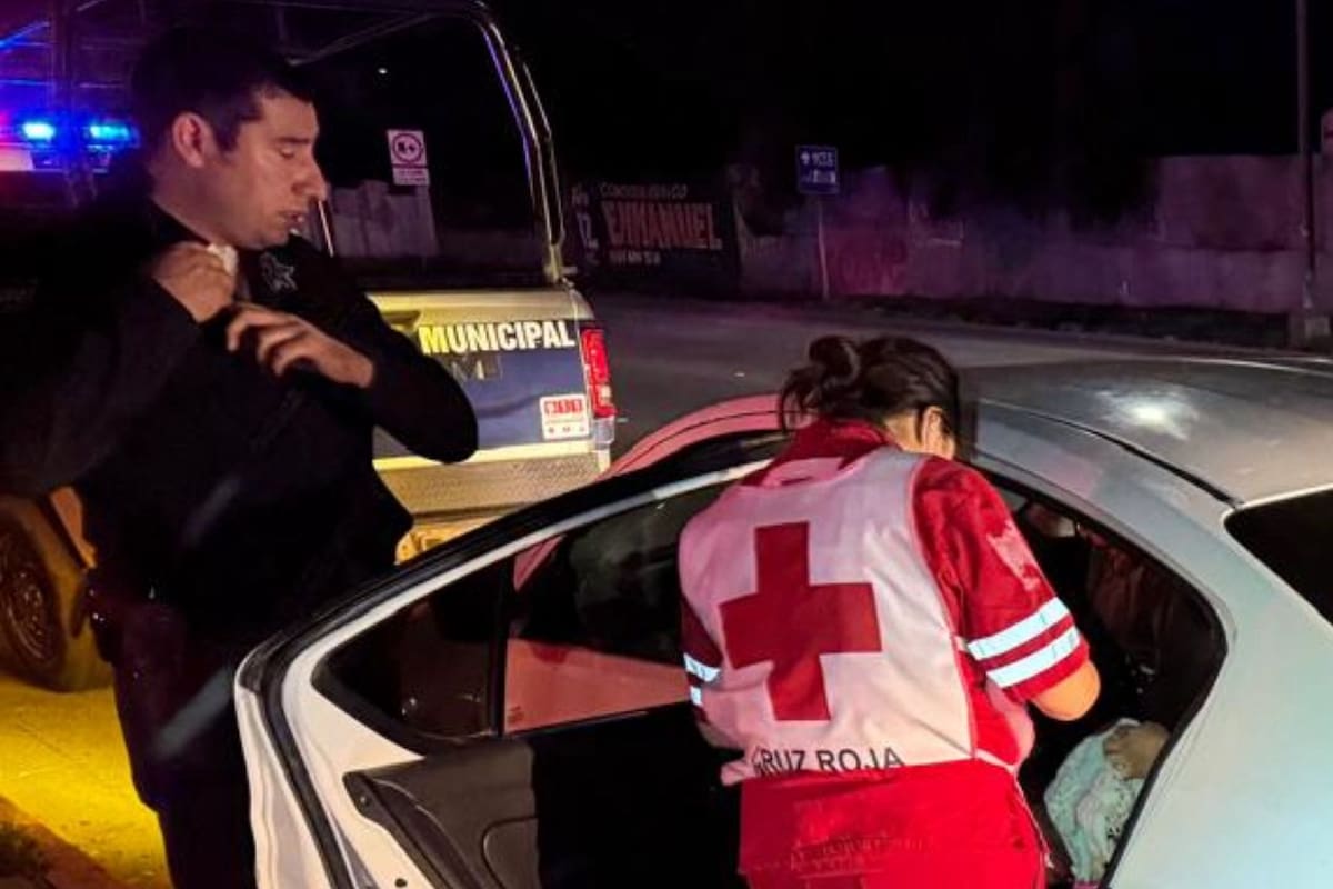 Policía Municipal auxilia a mujer en labor de parto y apoya nacimiento de su bebé