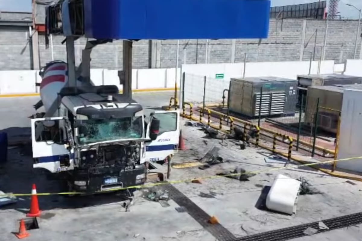 ¿Por qué un camión de CEMEX explotó al cargar gasolina en Monterrey? Conductor sufre heridas pero está fuera de peligro