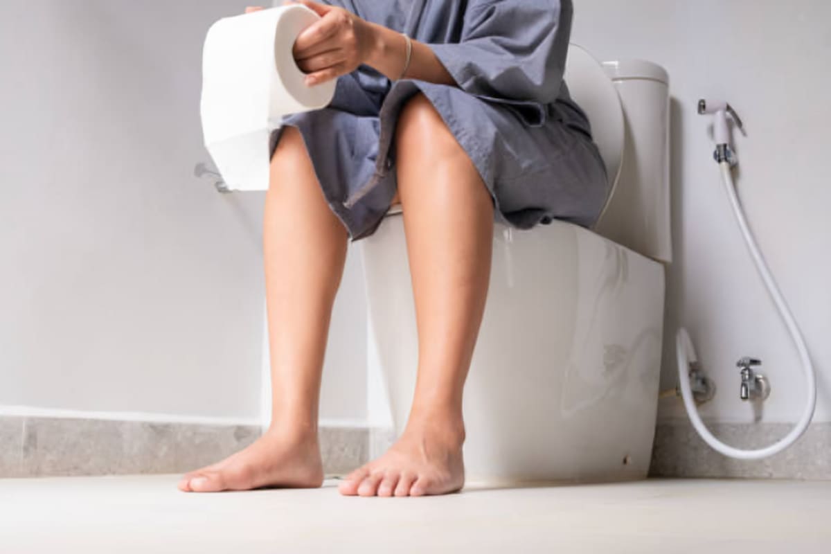 ¿Cuánto tiempo deberías estar sentado en el baño? Esto dice una doctora