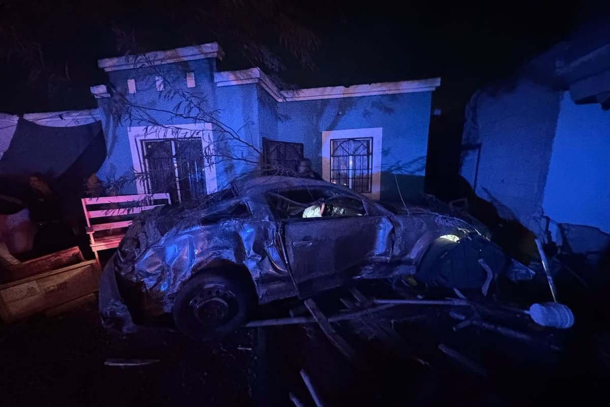 Joven sale disparado de su vehículo tras fuerte choque en Valle del Pedregal