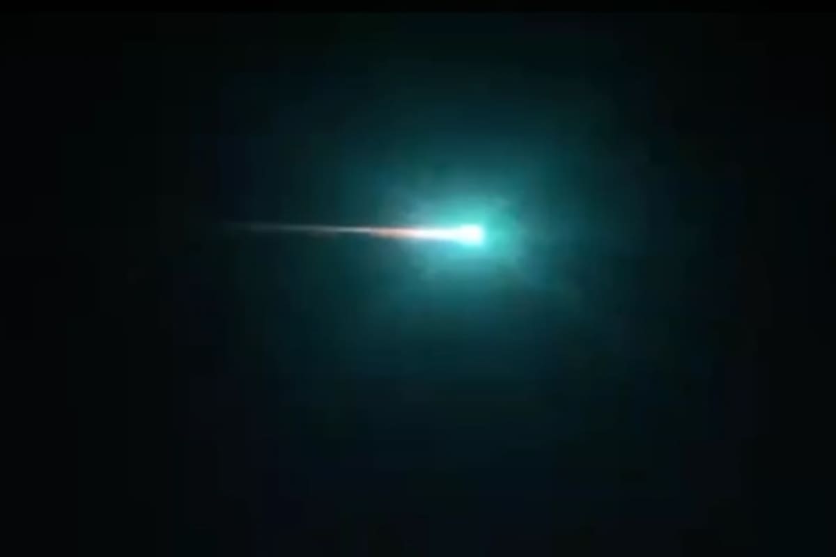 Bola de luz verde atraviesa el cielo de Australia