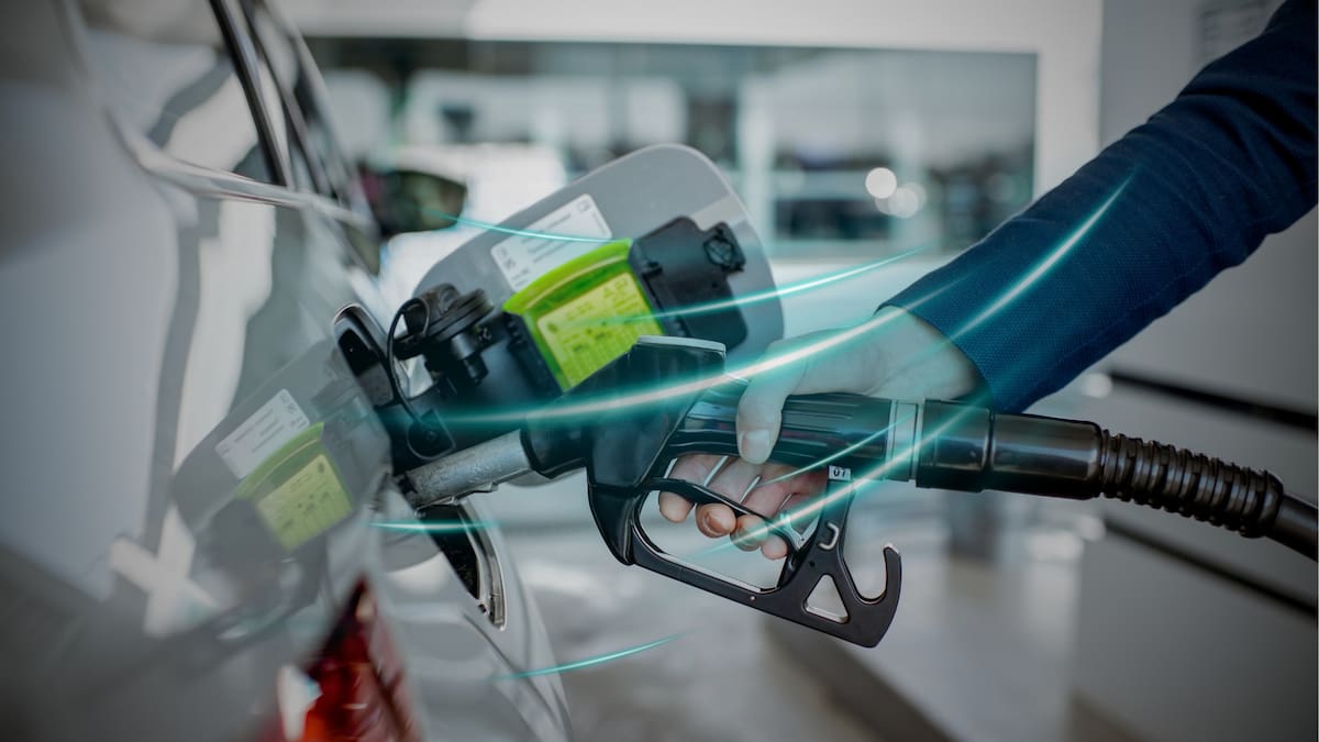 El transporte podría cambiar para siempre en el mundo con este nuevo invento que crea gasolina real a partir del aire, sin necesidad de ningún pozo petrolero ni refinerías