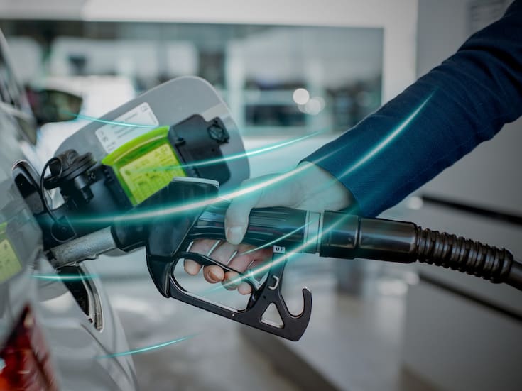 El transporte podría cambiar para siempre en el mundo con este nuevo invento que crea gasolina real a partir del aire, sin necesidad de ningún pozo petrolero ni refinerías