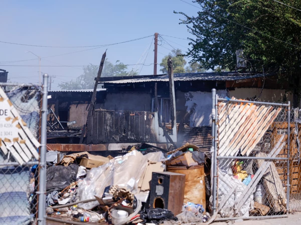 Vecinos manifestaron su hartazgo, ya que en dicho predio habitan personas en situación de calle que se quedan a dormir y acumulan contaminantes l Foto: Juan J. Morales
