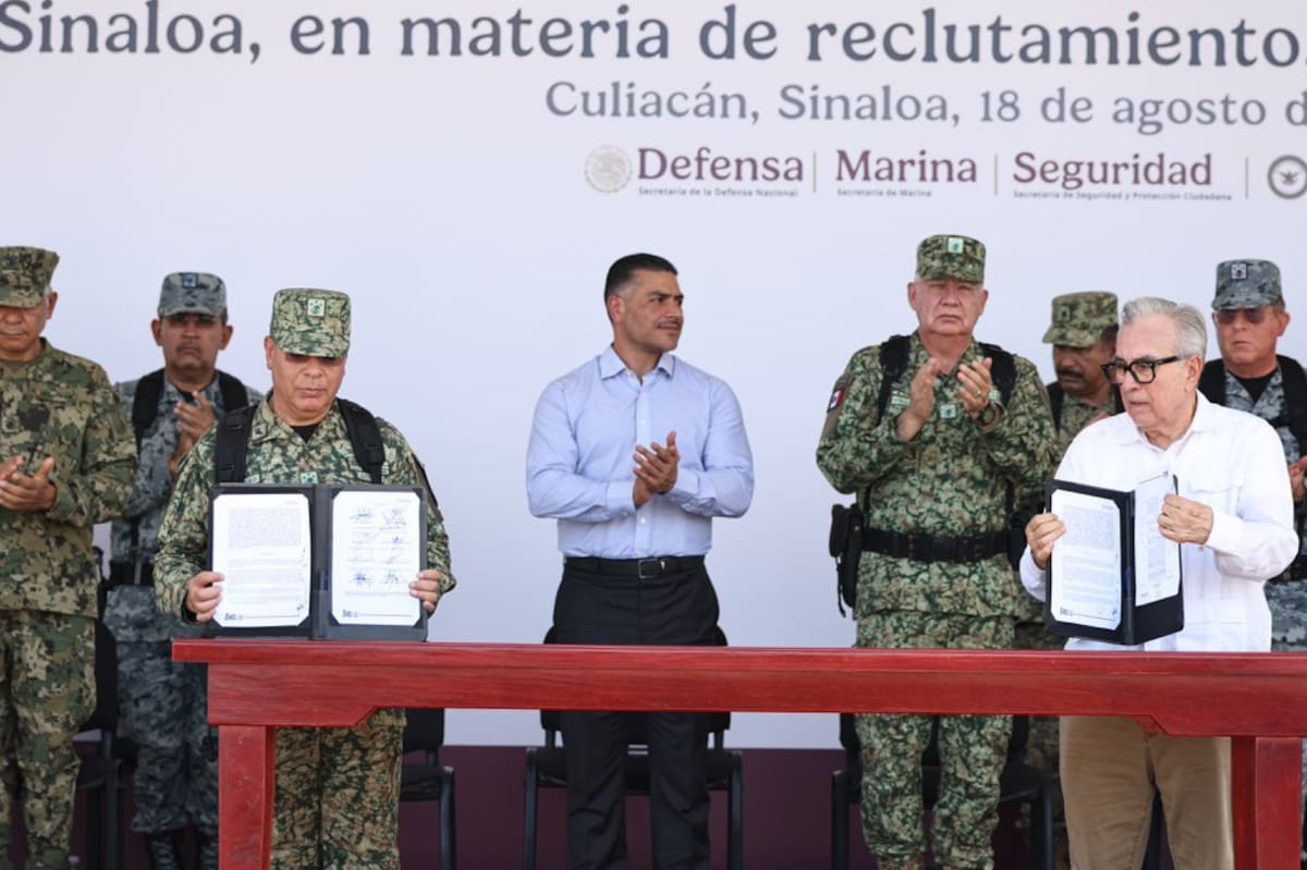 Defensa entrega 100 patrullas y refuerza la seguridad en Sinaloa con apoyo militar y capacitación policial.