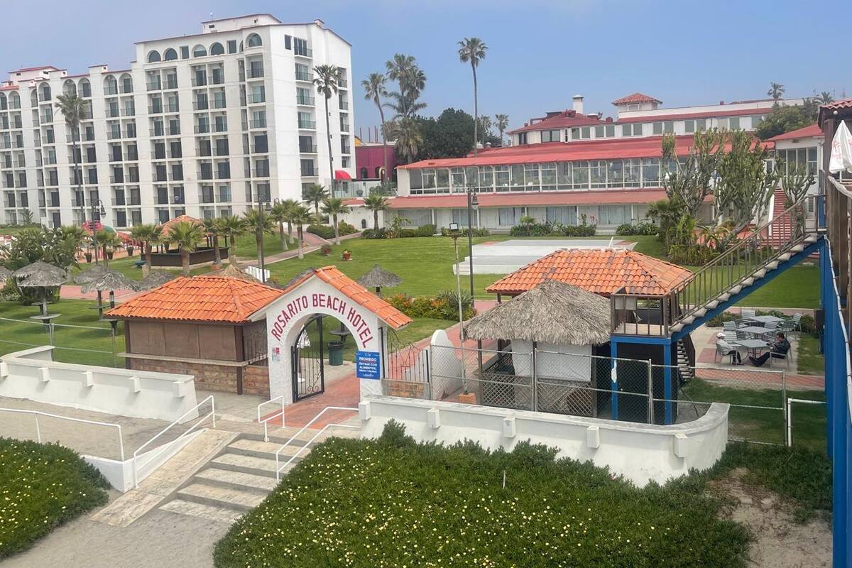 Caída en ocupación y presión fiscal, ponen en jaque al sector hotelero en Rosarito