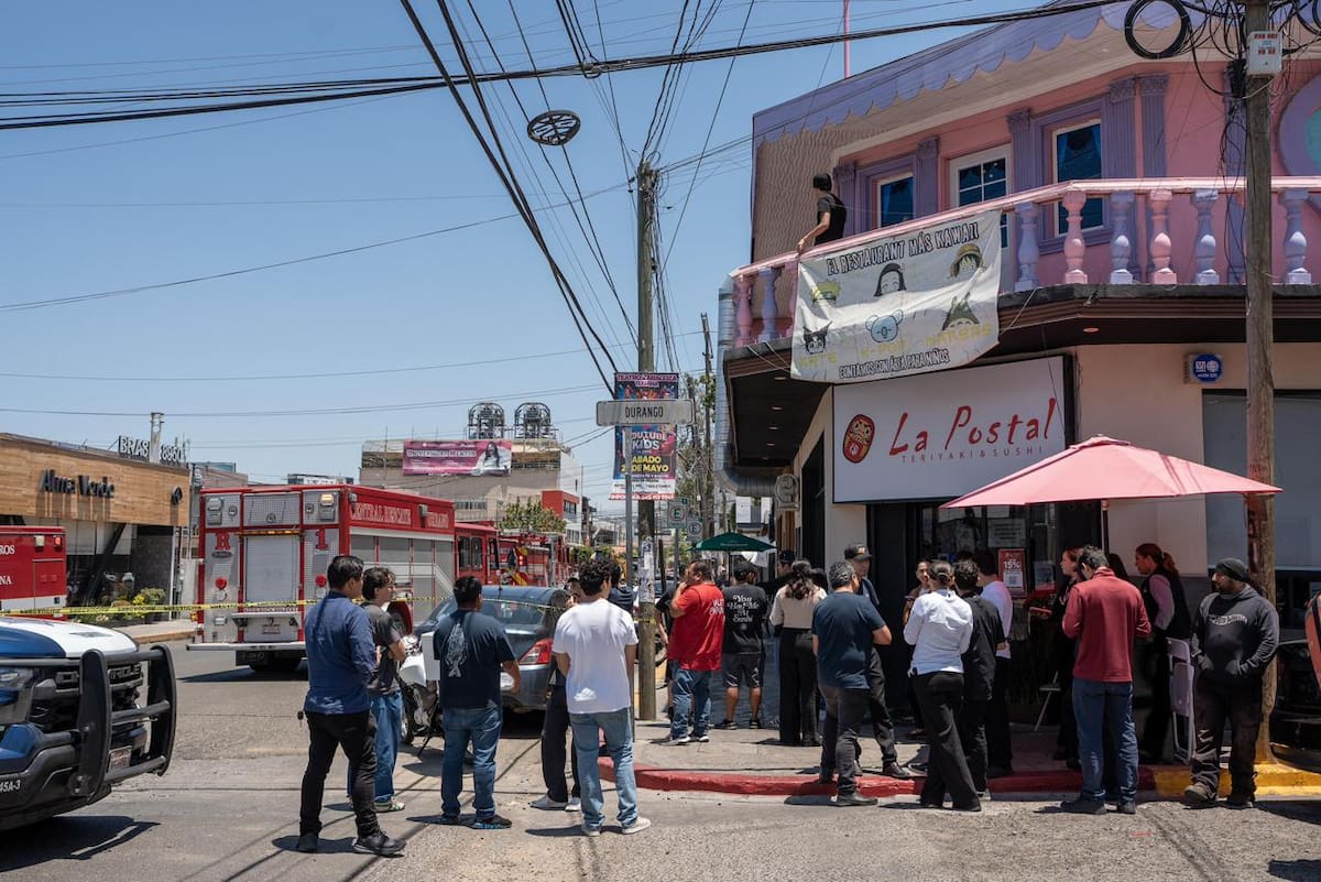 La fuga de gas LP registrada en la colonia Cacho movilizó a cuerpos de emergencia y obligó al cierre de la vialidad, mientras se realizaban las maniobras para controlar el incidente. Foto: Cortesía.