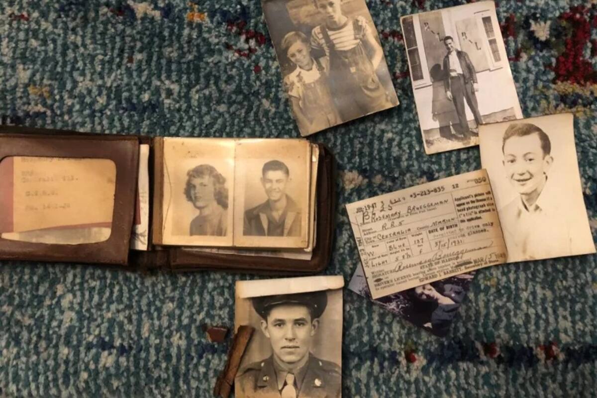 Encuentra carteras de los años 40 ocultas tras una pared