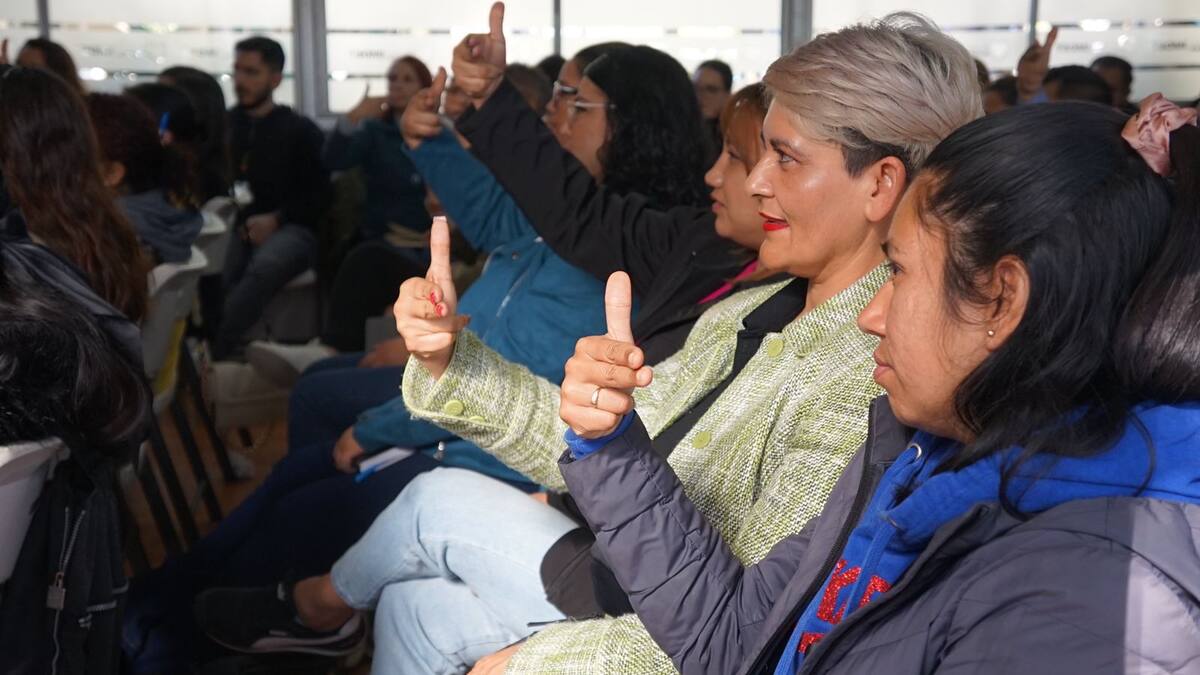 En el evento se compartieron conocimientos tales como el abecedario en Lengua de Señas Mexicana, además de que se realizó un ejercicio de comunicación con una persona con discapacidad auditiva.