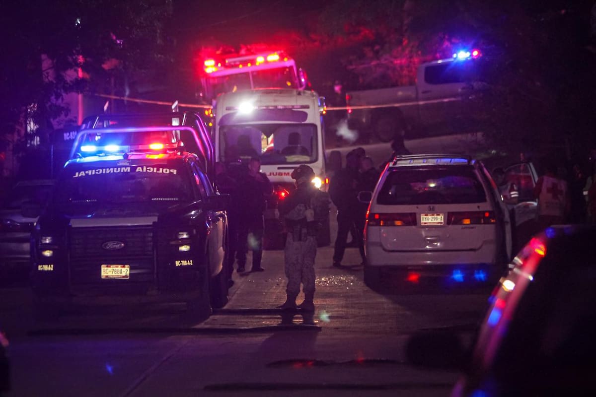 Las tres víctimas eran jóvenes de entre 25 a 30 años, dos de los cuales fueron declarados sin vida y uno más logró ser llevado en estado crítico a un hospital. Foto: Border Zoom