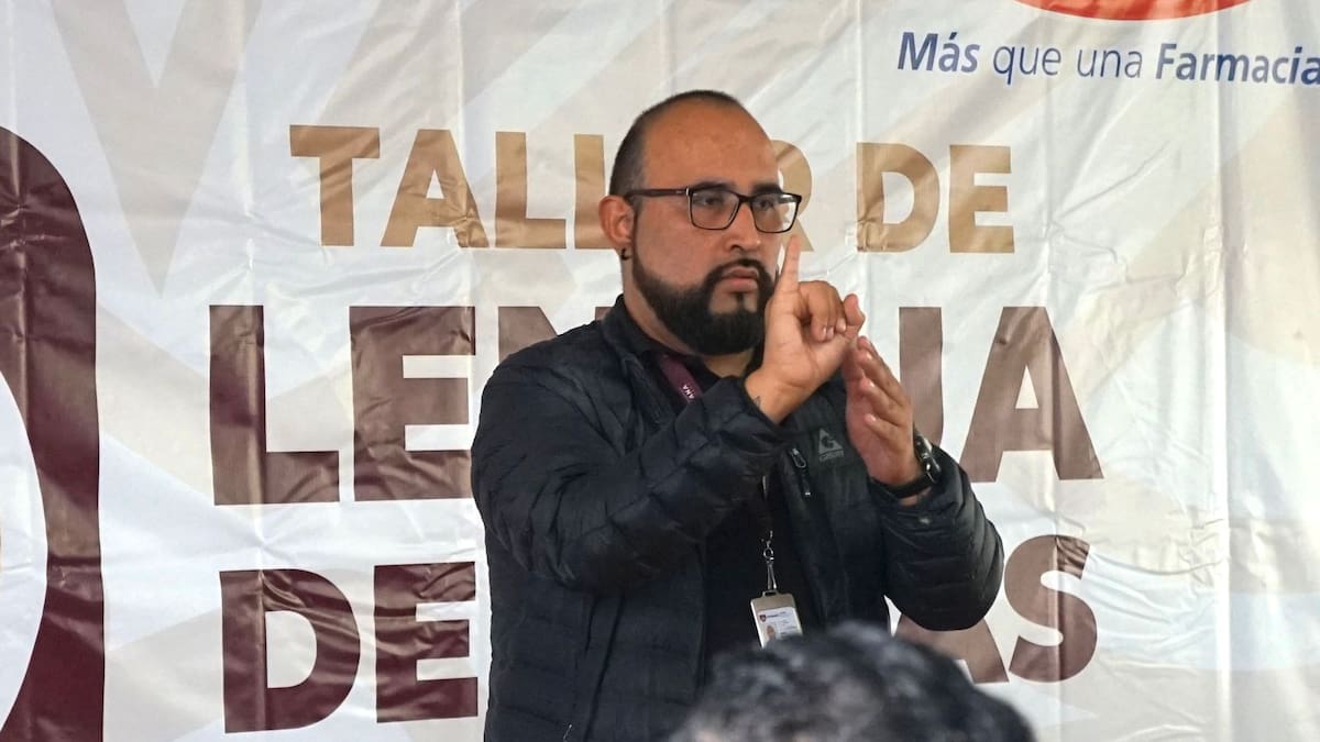 En el evento se compartieron conocimientos tales como el abecedario en Lengua de Señas Mexicana, además de que se realizó un ejercicio de comunicación con una persona con discapacidad auditiva.
