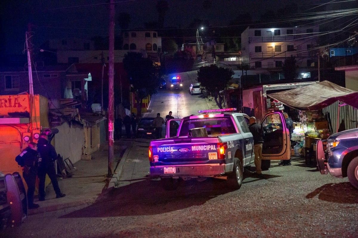 La víctima, de aproximadamente 57 años, recibió un disparo en el pecho; autoridades investigan el homicidio y hasta el momento no reportan detenidos. Foto: Border Zoom.
