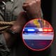 Hombre logra escapar esposado de pies y manos de una casa de seguridad en Nogales luego de que sus captores se quedaran dormidos