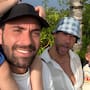 Mauricio Garza celebra su cumpleaños en la playa junto a su novio e hijos trillizos: así fue su escapada en la Riviera Maya