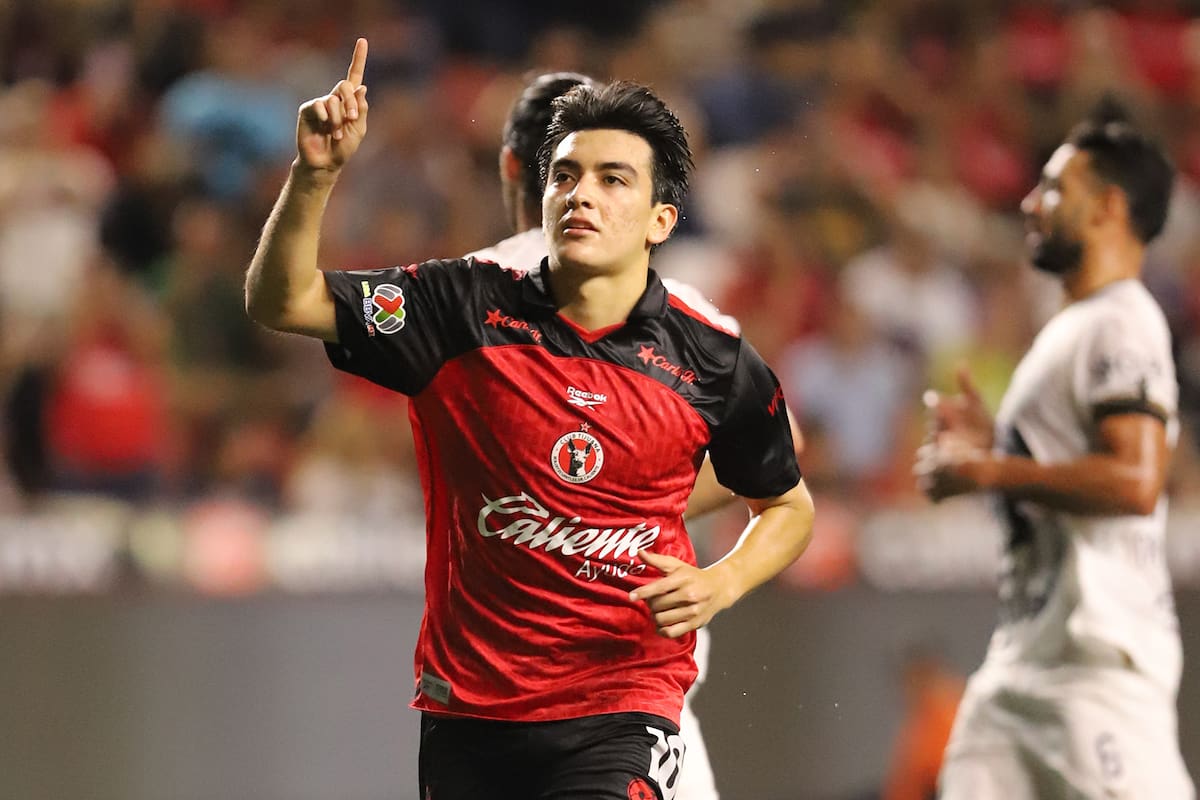 Gilberto Mora no titubeó ante Keylor Navas: marcó dos penales y llevó a Xolos a vencer a Pumas