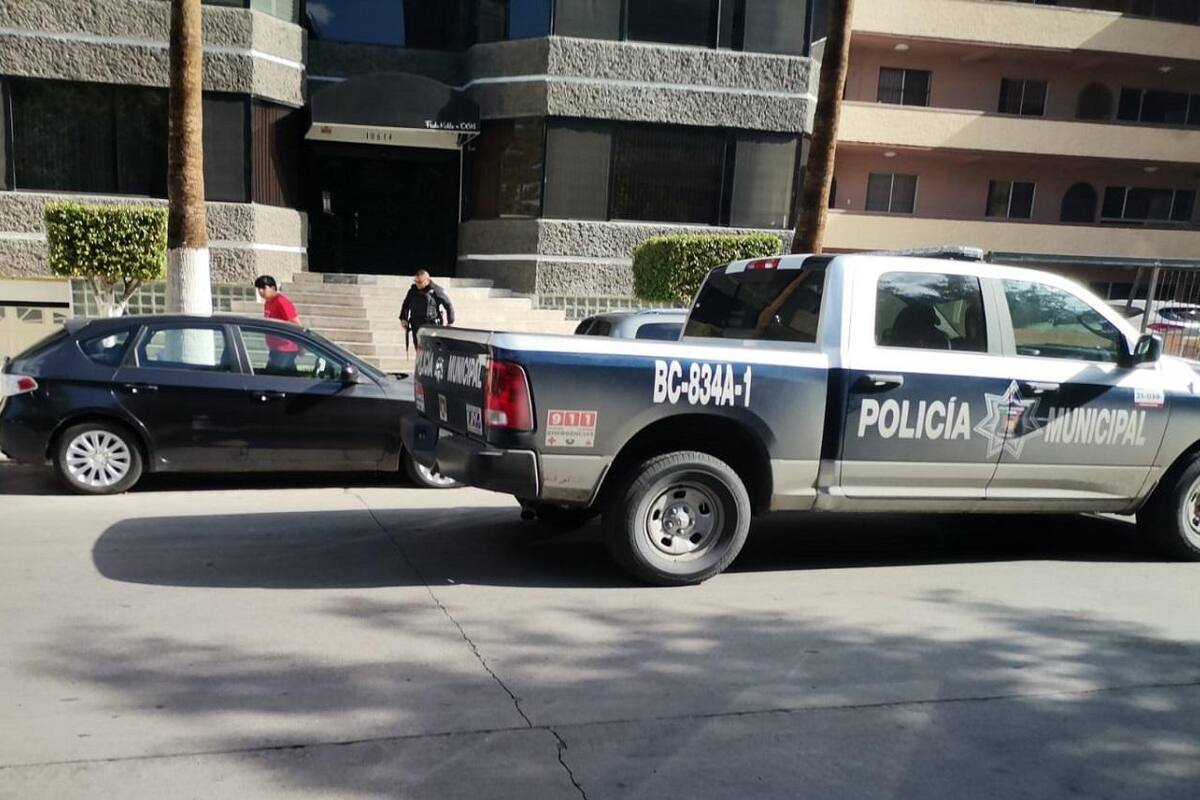 Detienen a joven por disparar arma dentro de departamento en Tijuana