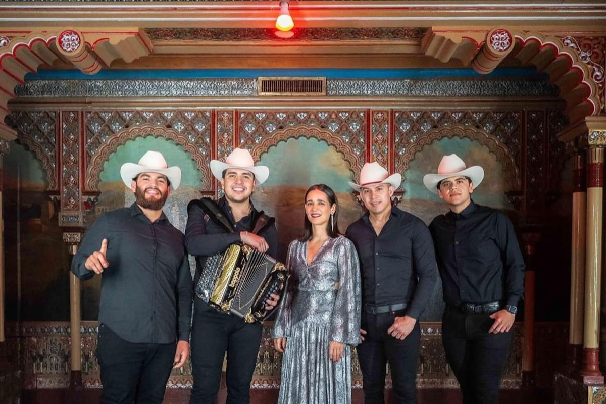 Julieta Venegas graba con Marca Registrada