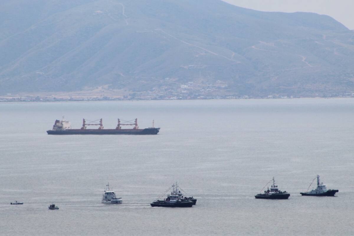 Preocupa riesgo ambiental por barco abandonado en la Bahía