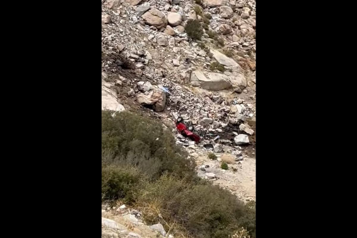 Mueren dos tras caer vehículo a un barranco en carretera Rumorosa-Mexicali