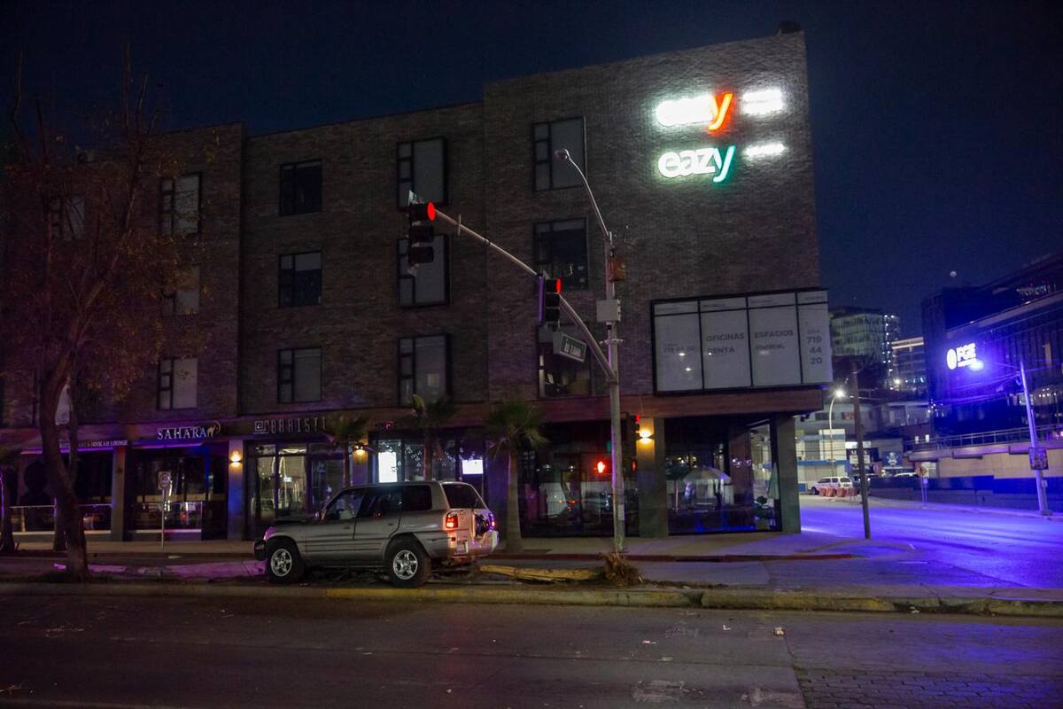 El vehículo quedó vacío y con un chaleco oficial dentro; no se ha localizado al conductor. Foto: Border Zoom