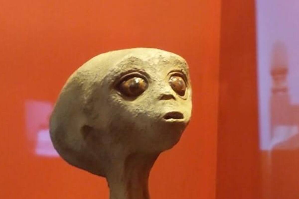 Presenta Jaime Maussan momias extraterrestres