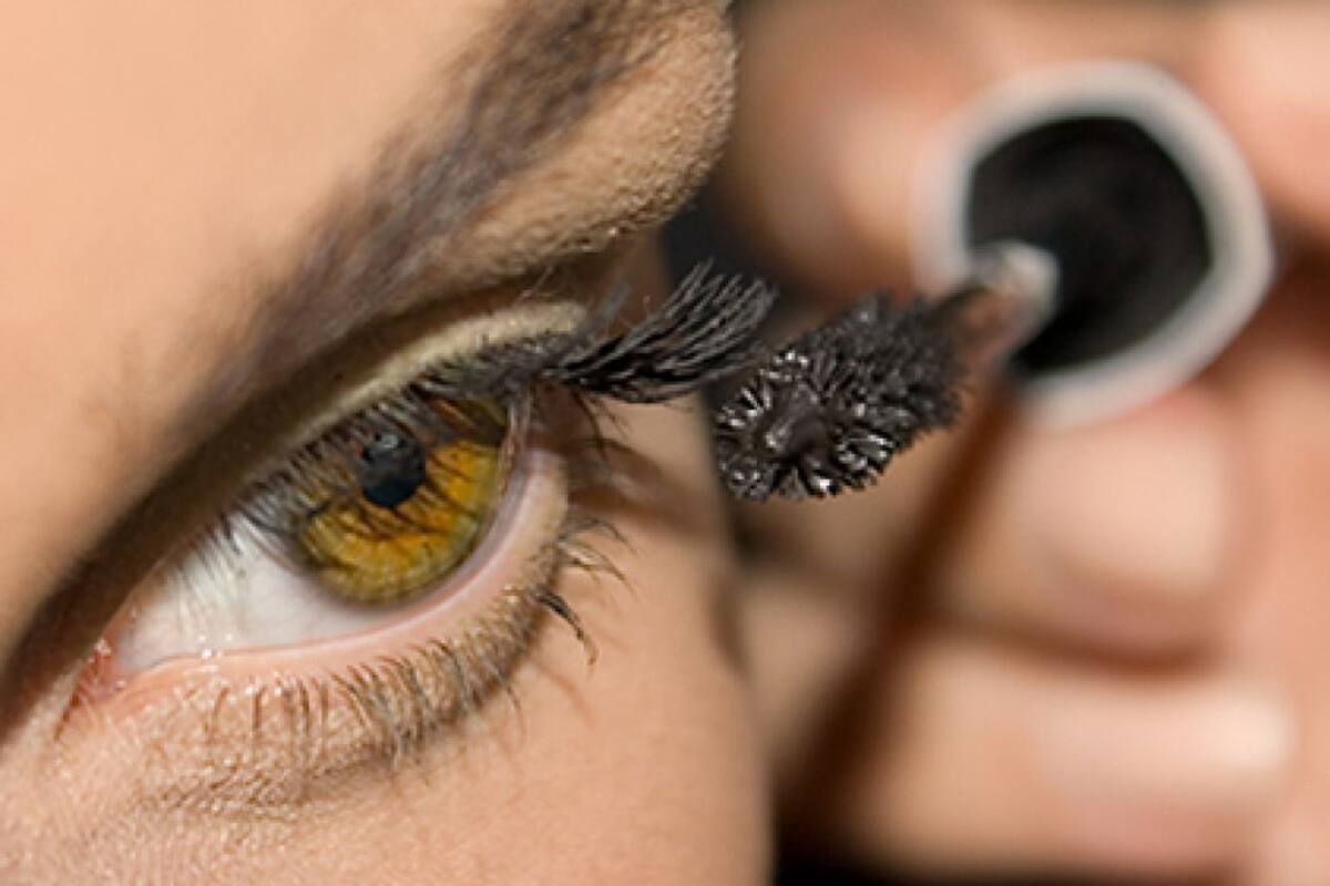 Por qué elegir usar máscara de pestañas café en lugar de negra