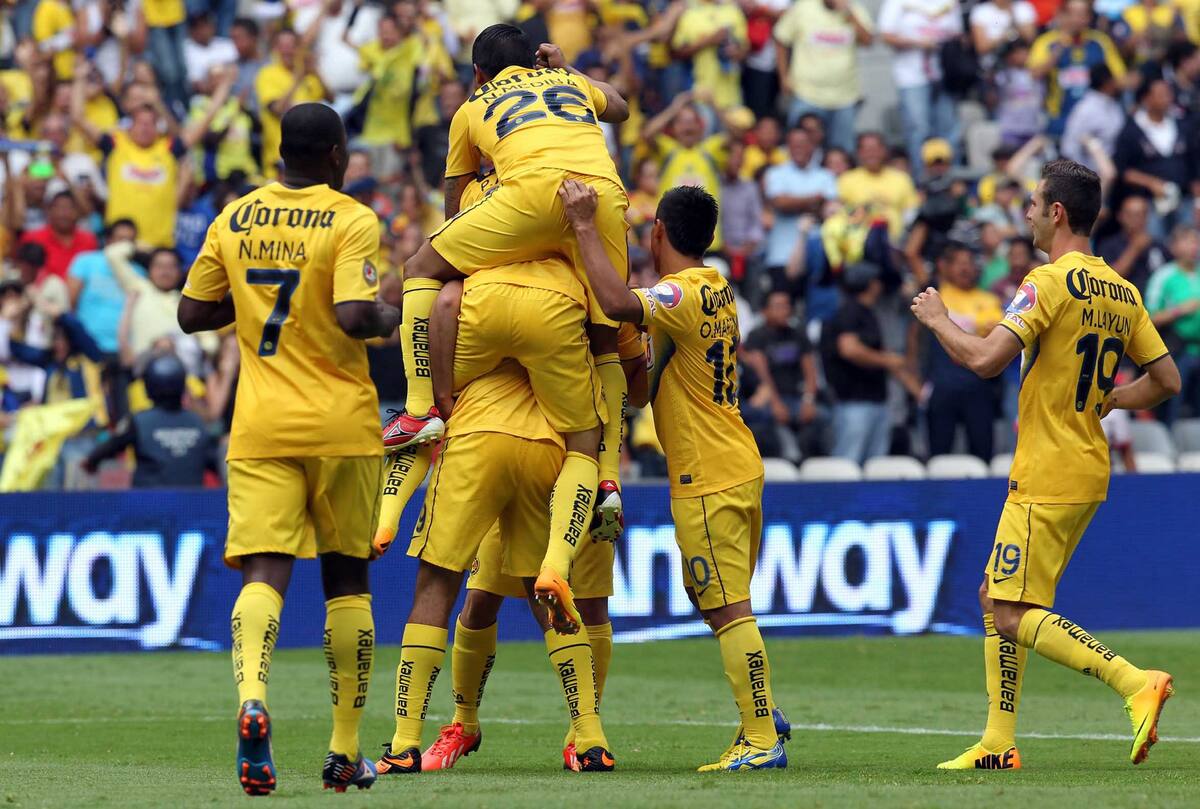 30824117. México.- Las Águilas del América vencieron 3-1 a Monarcas Morelia dentro de la fecha siete del Torneo Apertura 2013 de la Liga MX, encuentro efectuado en el Estadio Azteca.
NOTIMEX/FOTO/JOSE PAZOS/JPF/SPO/