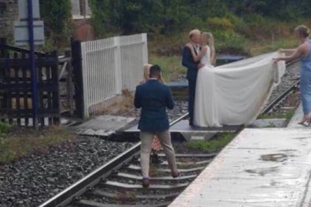 Empresa ferroviaria ataca a recién casados por hacer sesión de fotos en una vía de tren