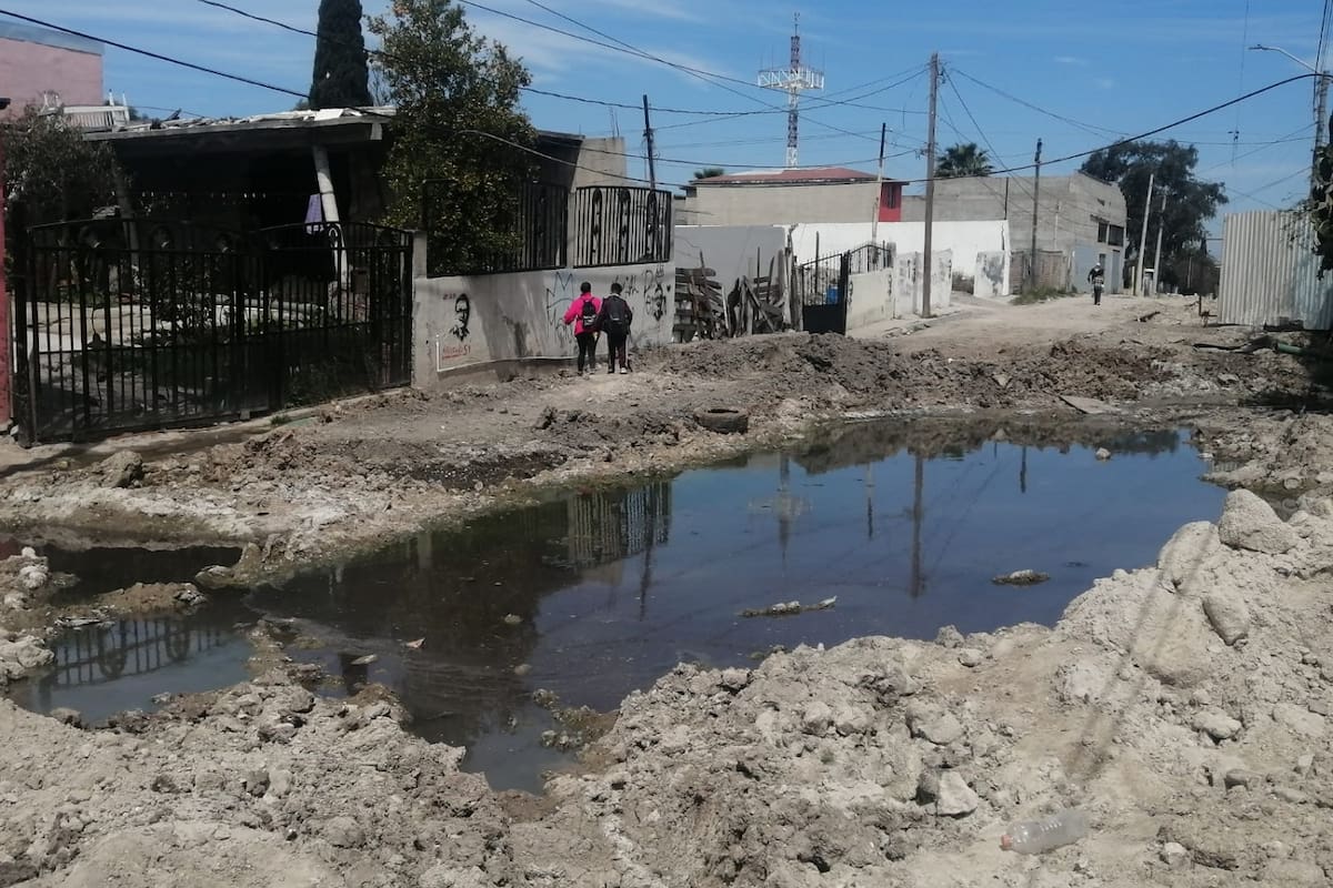 Buscan vecinos de la ‘Sánchez’ reparar fugas por su cuenta