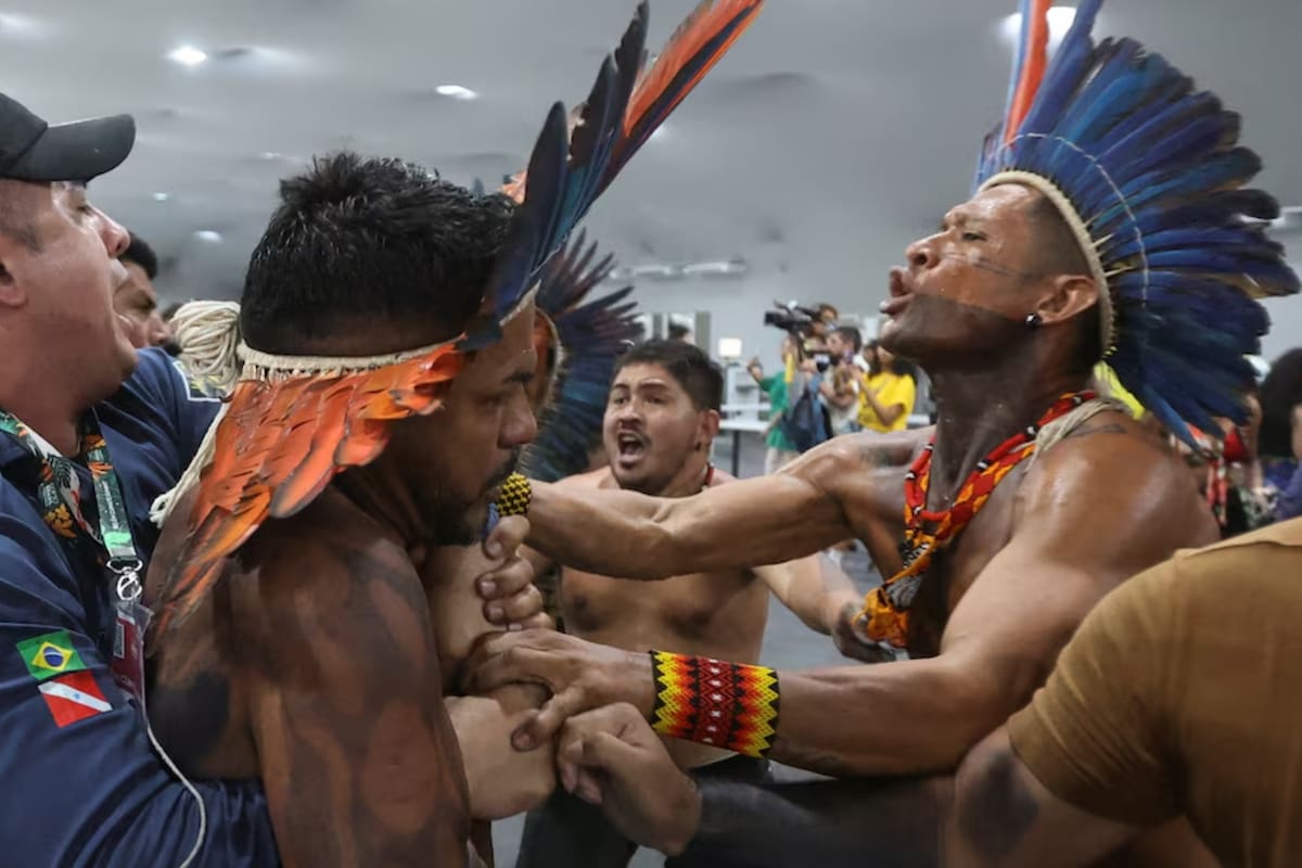Protestas en la COP30: Activistas se enfrentan a la seguridad en la cumbre climática de Belém