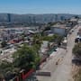 Vecinos de la colonia Defensores exigen cerrar calle Benito Juárez por hundimiento que amenaza viviendas