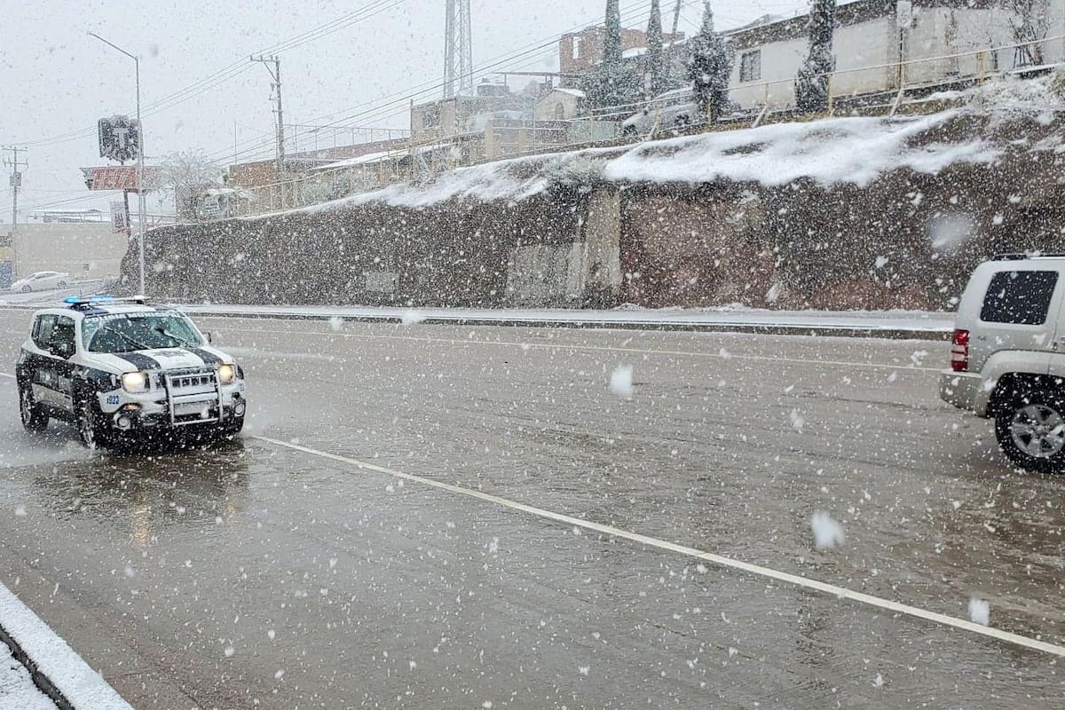 Suspenden operaciones comerciales por nevada en Nogales
