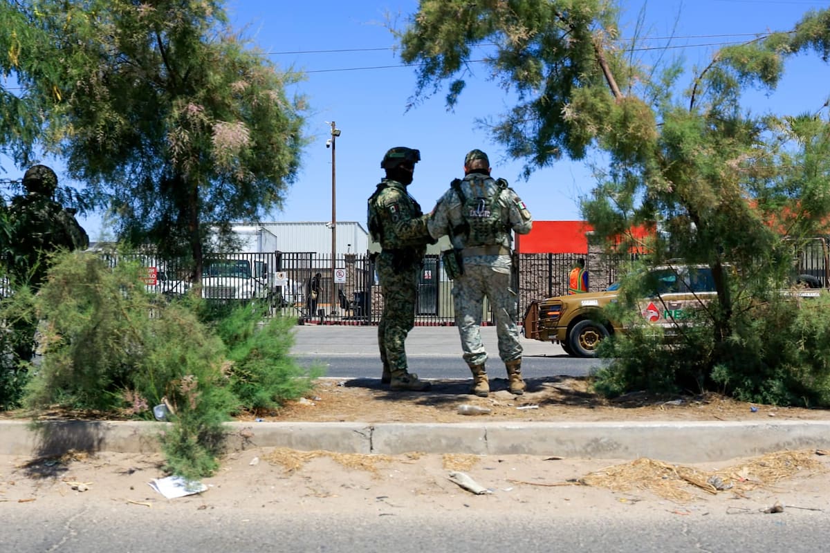 Despliegan operativo por presunto huachicol en empresa transportista de Mexicali