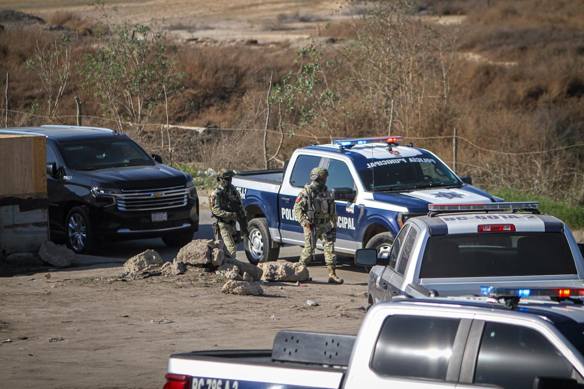 Un incidente en la colonia Ejido Ojo de Agua dejó dos personas detenidas, una de ellas lesionada, luego de que presuntamente realizaran detonaciones de arma de fuego contra un oficial, quien resultó ileso. Foto: Borderzoom