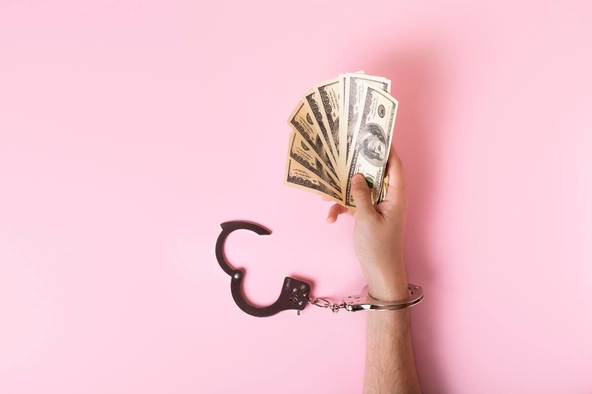 ¿Cómo reconocer y prevenir la violencia económica?