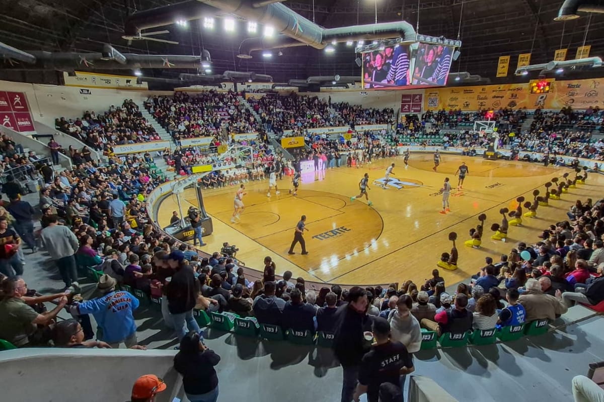 Caen Rayos en juego inaugural de la Arena Sonora