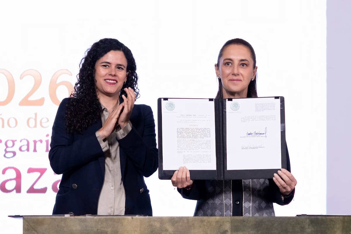 Sheinbaum firma decreto contra la doble nacionalidad para candidatos a la Presidencia, gubernaturas y CDMX