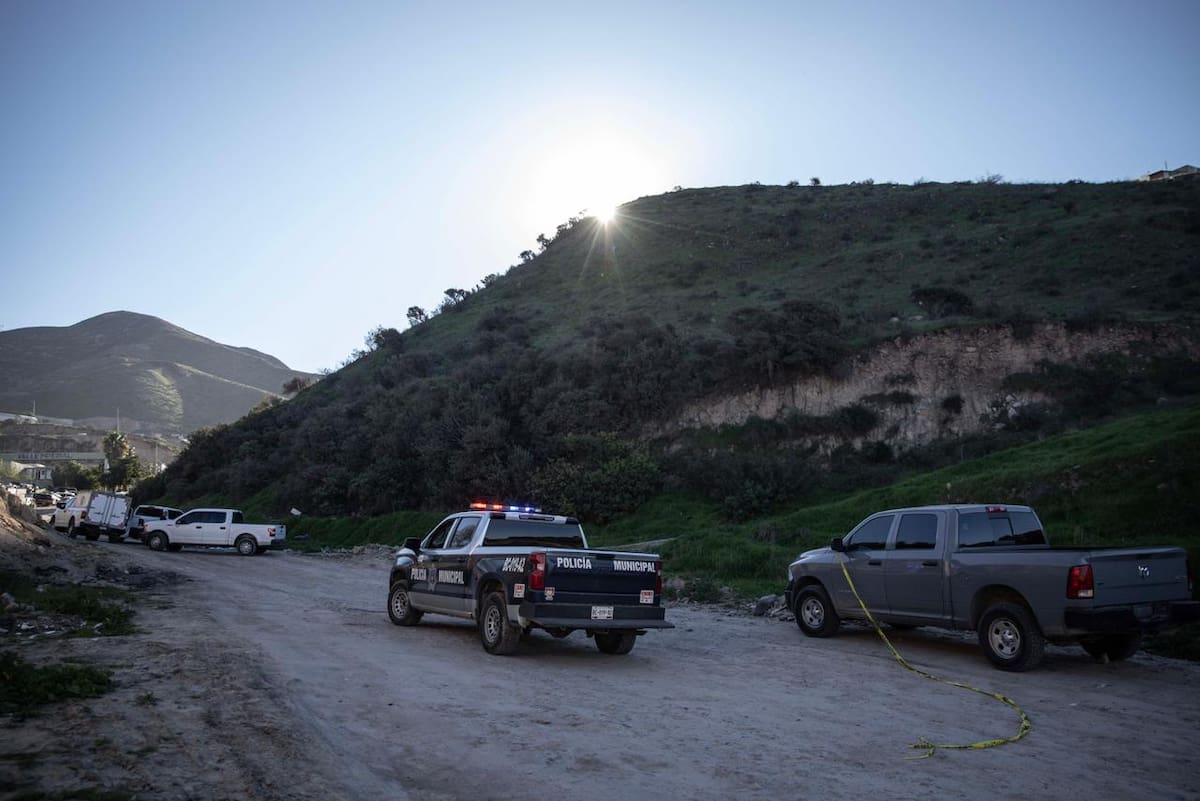 El hallazgo ocurrió la mañana del viernes en un camino de terracería cercano al arco de la colonia. Foto: Border Zoom