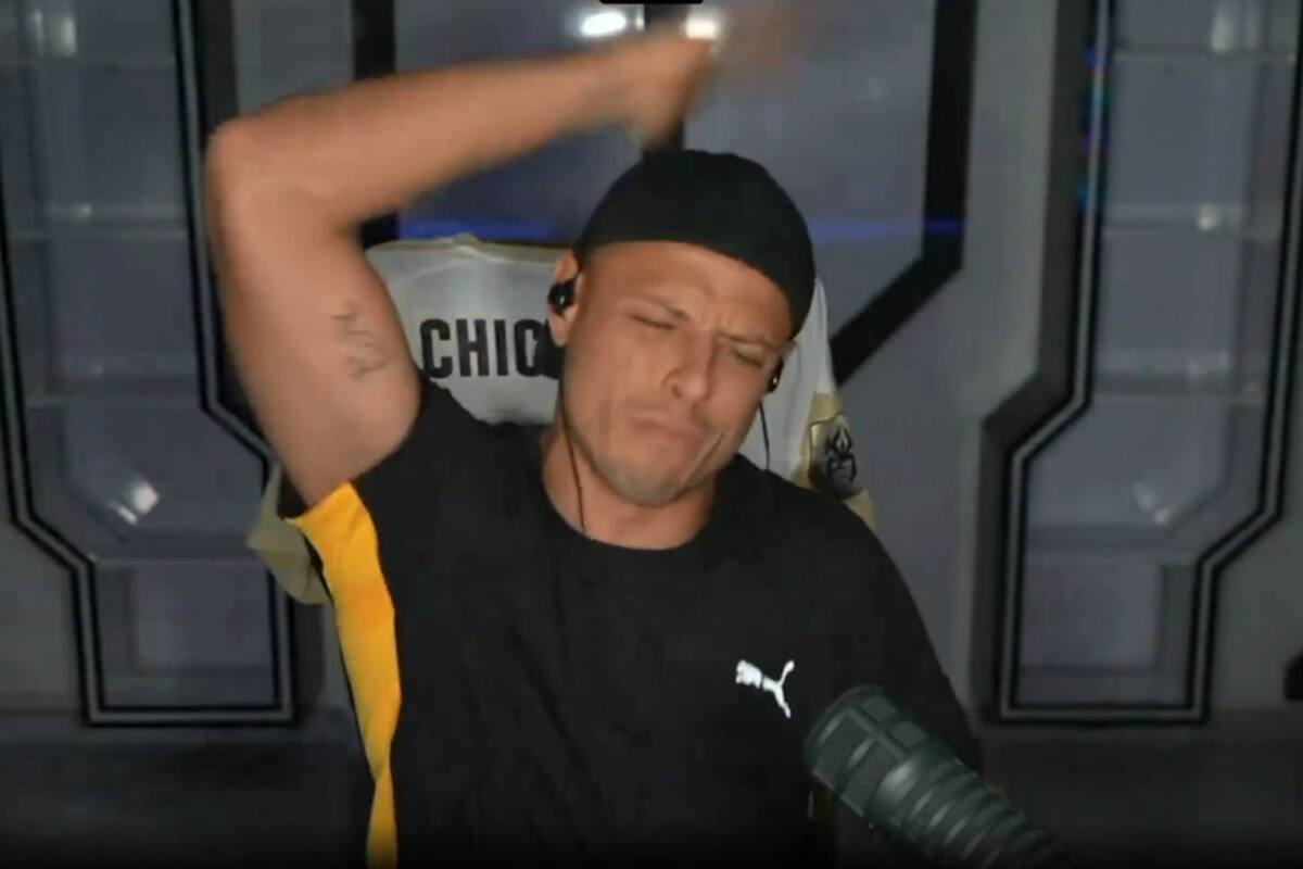 ‘Chicharito’ explota contra el arbitraje: "Chin** a su ma**"