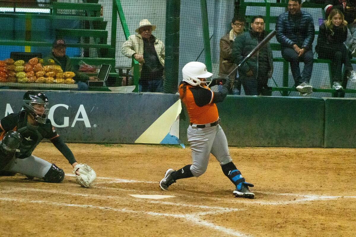 Triunfa Naranjeros Femenil en primer juego de preparación