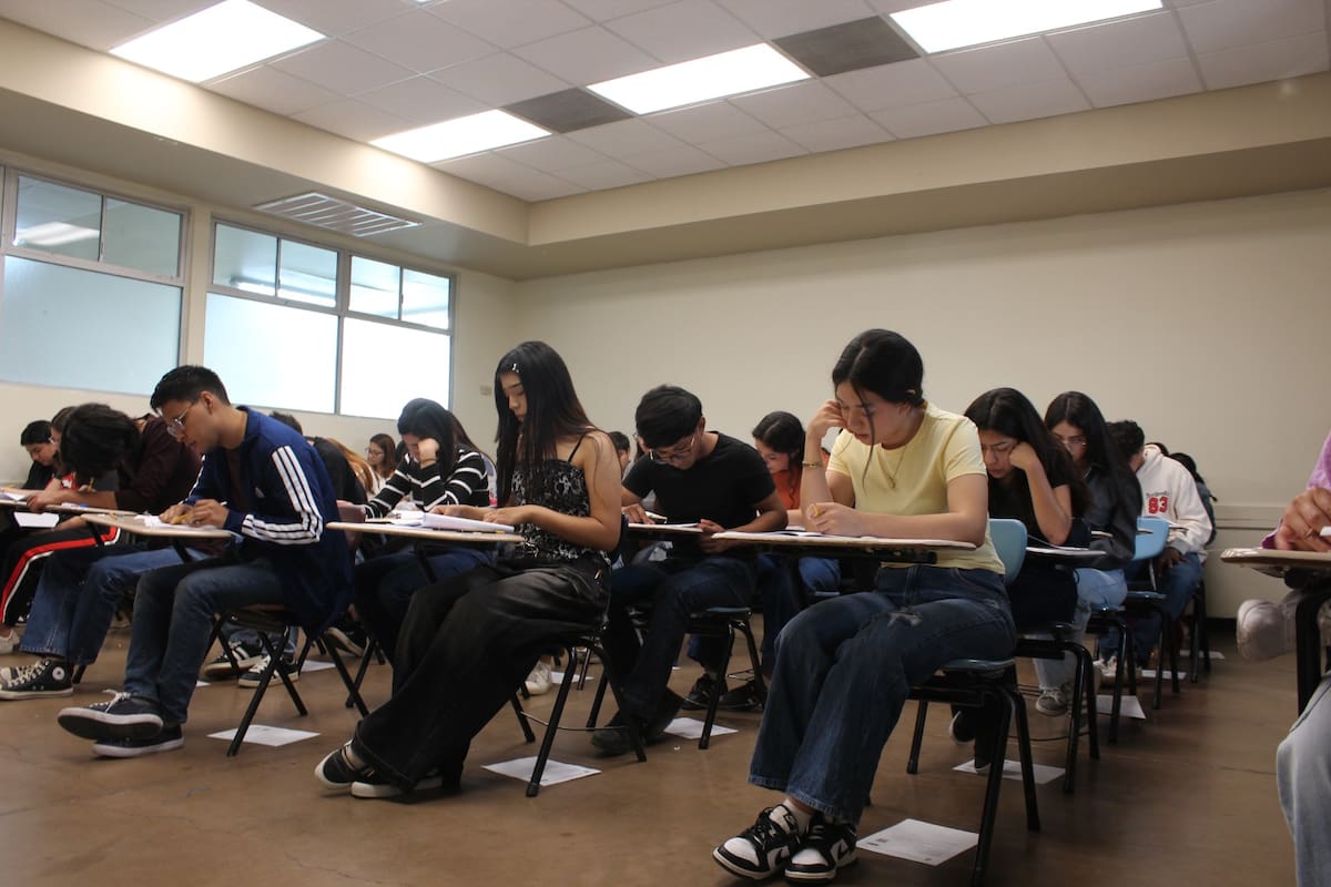 Miles de jóvenes buscan convertirse en futuros cimarrones, presentan examen de admisión más de 29 mil