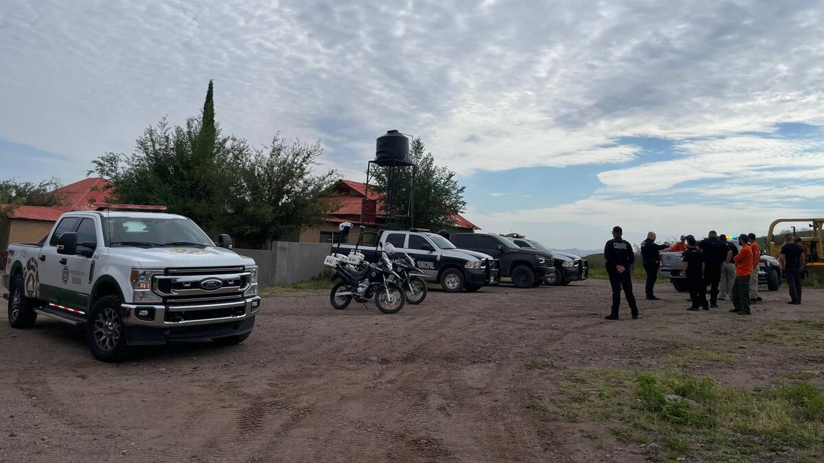 Protección Civil Sonora y cuerpos de rescate emplean drones y vehículos todo terreno para localizar a adulto mayor británico extraviado cerca de un rancho en Agua Prieta