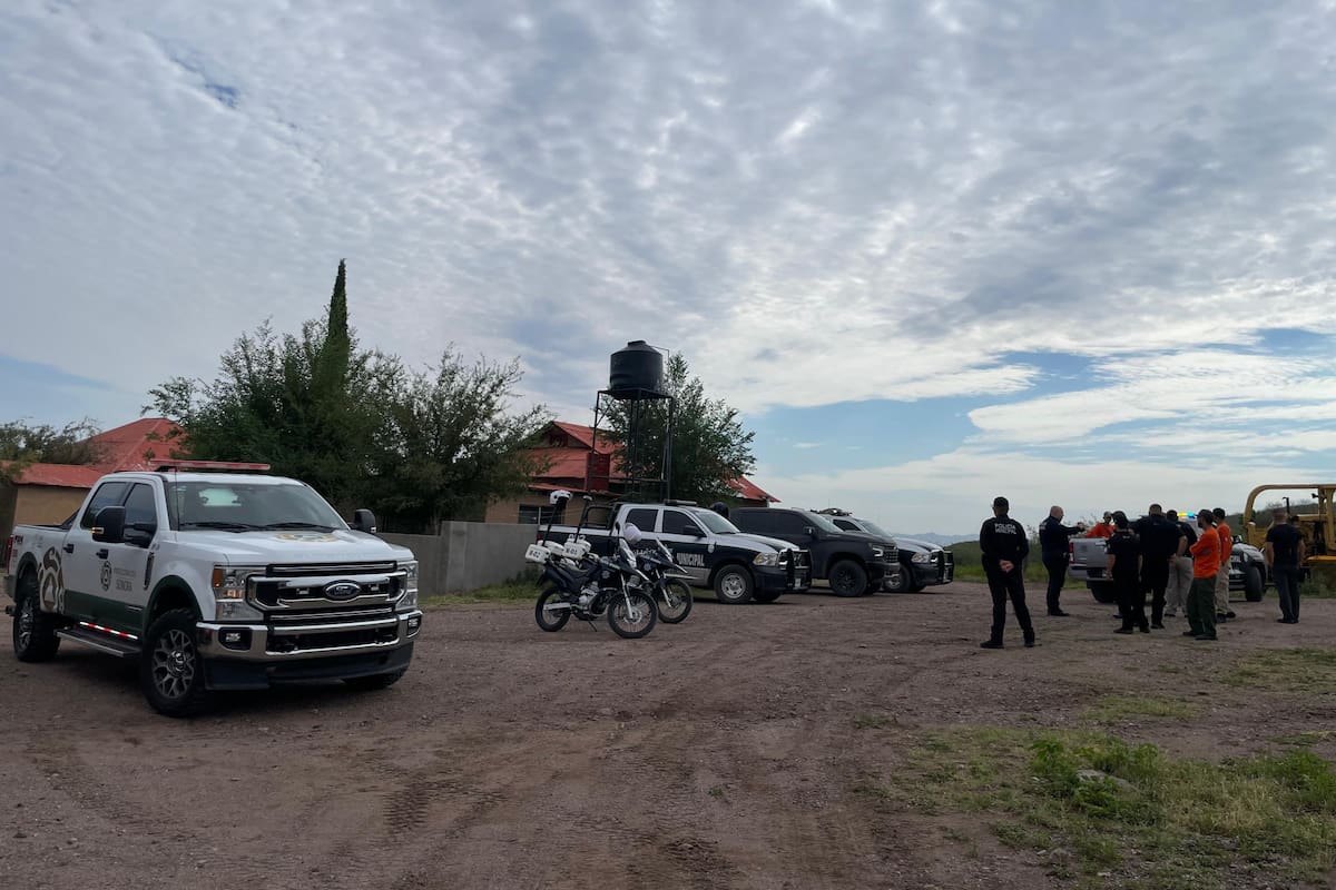 Protección Civil Sonora y cuerpos de rescate emplean drones y vehículos todo terreno para localizar a adulto mayor británico extraviado cerca de un rancho en Agua Prieta