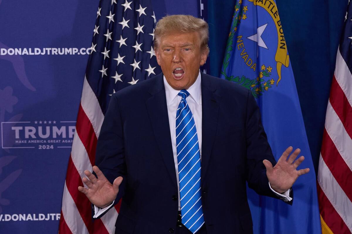 El expresidente expresa su descontento y destaca el contraste con su propio proceso judicial en curso. Foto: EFE/EPA/Allison Dinner.