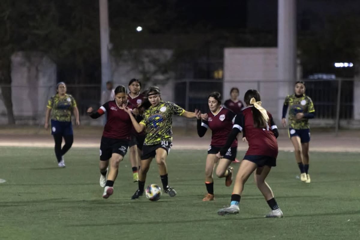 Siguen el fùtbol femenil