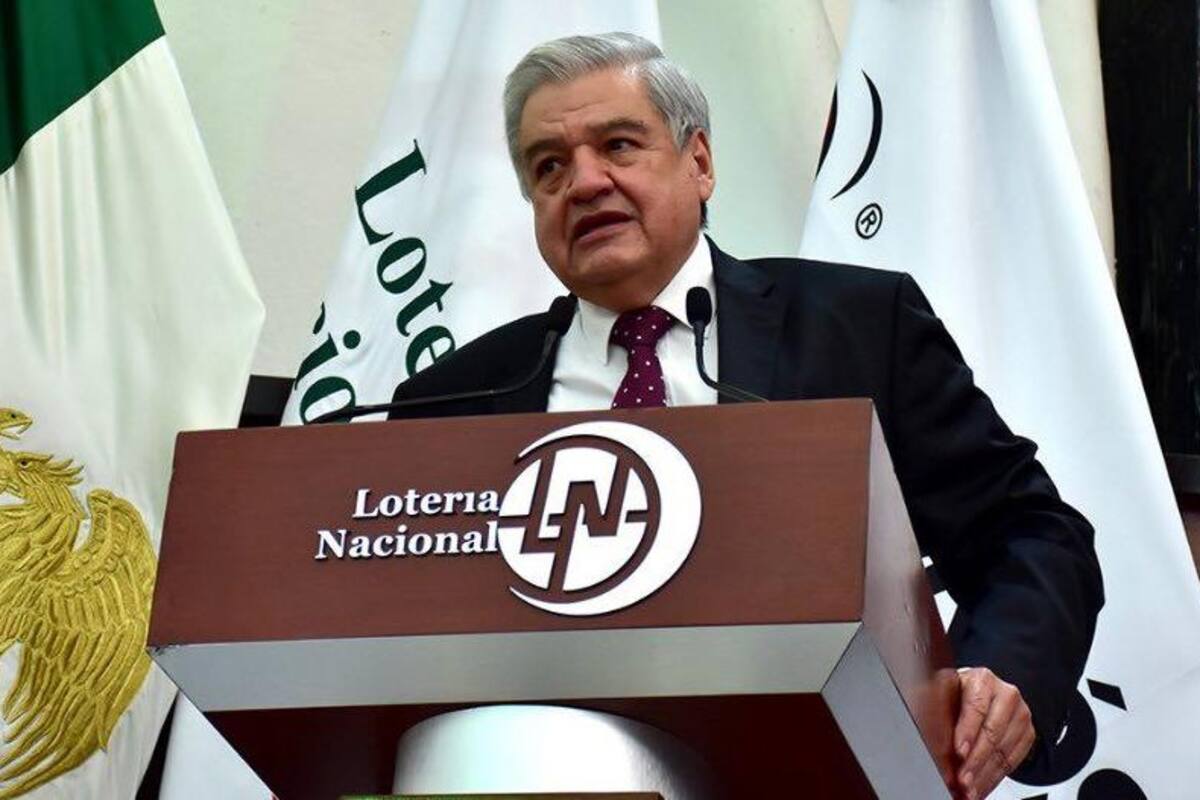 ¡Al borde del llanto! Director de Lotería Nacional durante rifa del avión