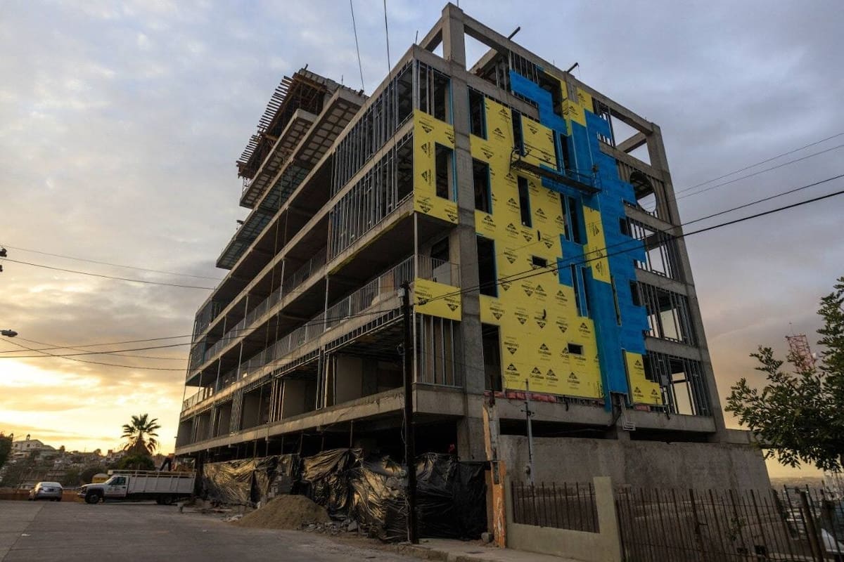 Suspenden temporalmente a funcionario municipal de Tijuana investigado por abuso de funciones