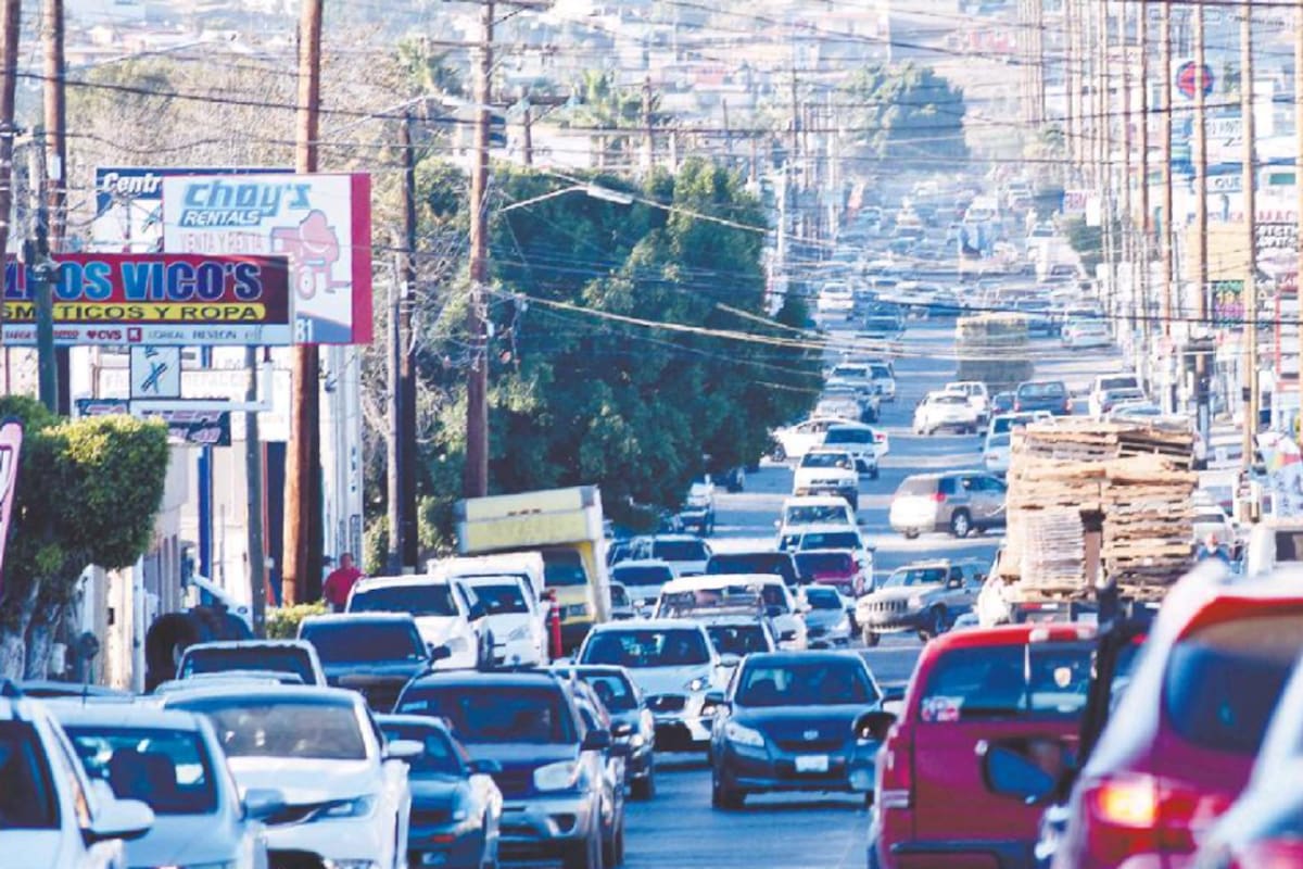Ensenada padece por obras y semáforos