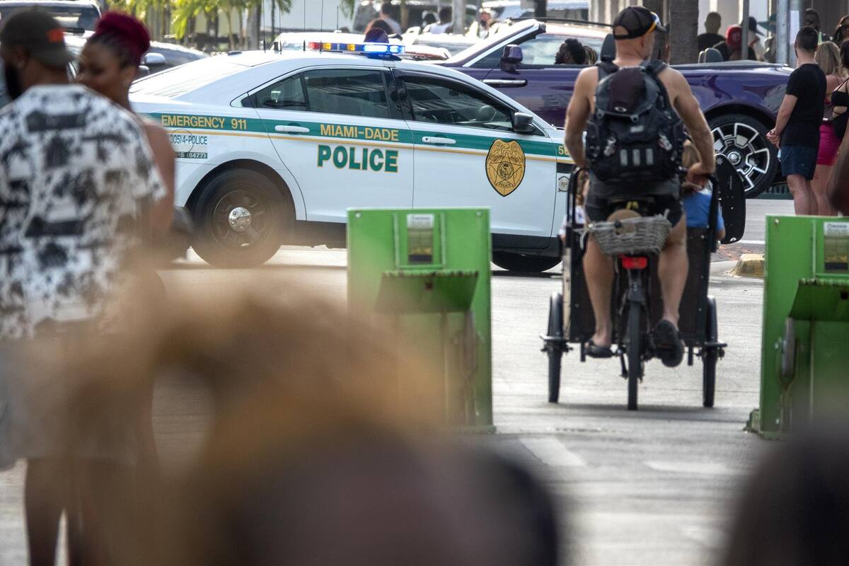 Hombre roba velas y rocía repelente de osos para escapar en Miami-Dade