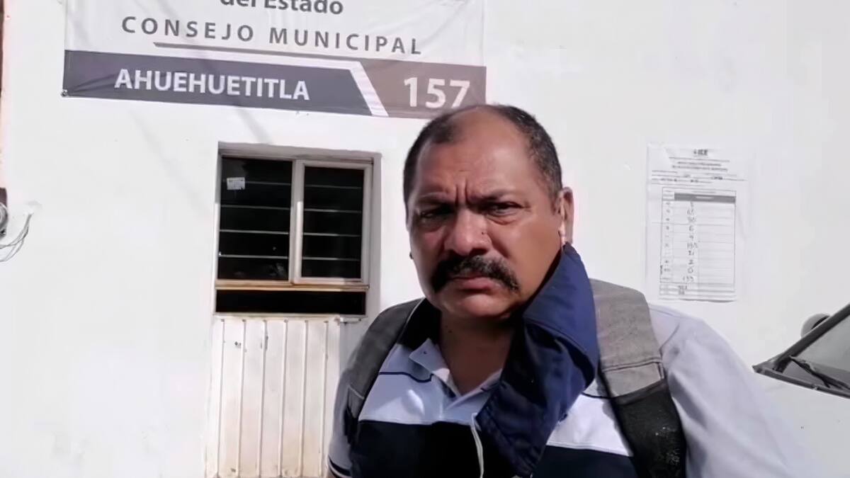 Pese a haber resultado ganador en elección, IEE Puebla no reconoce triunfo de candidato no registrado